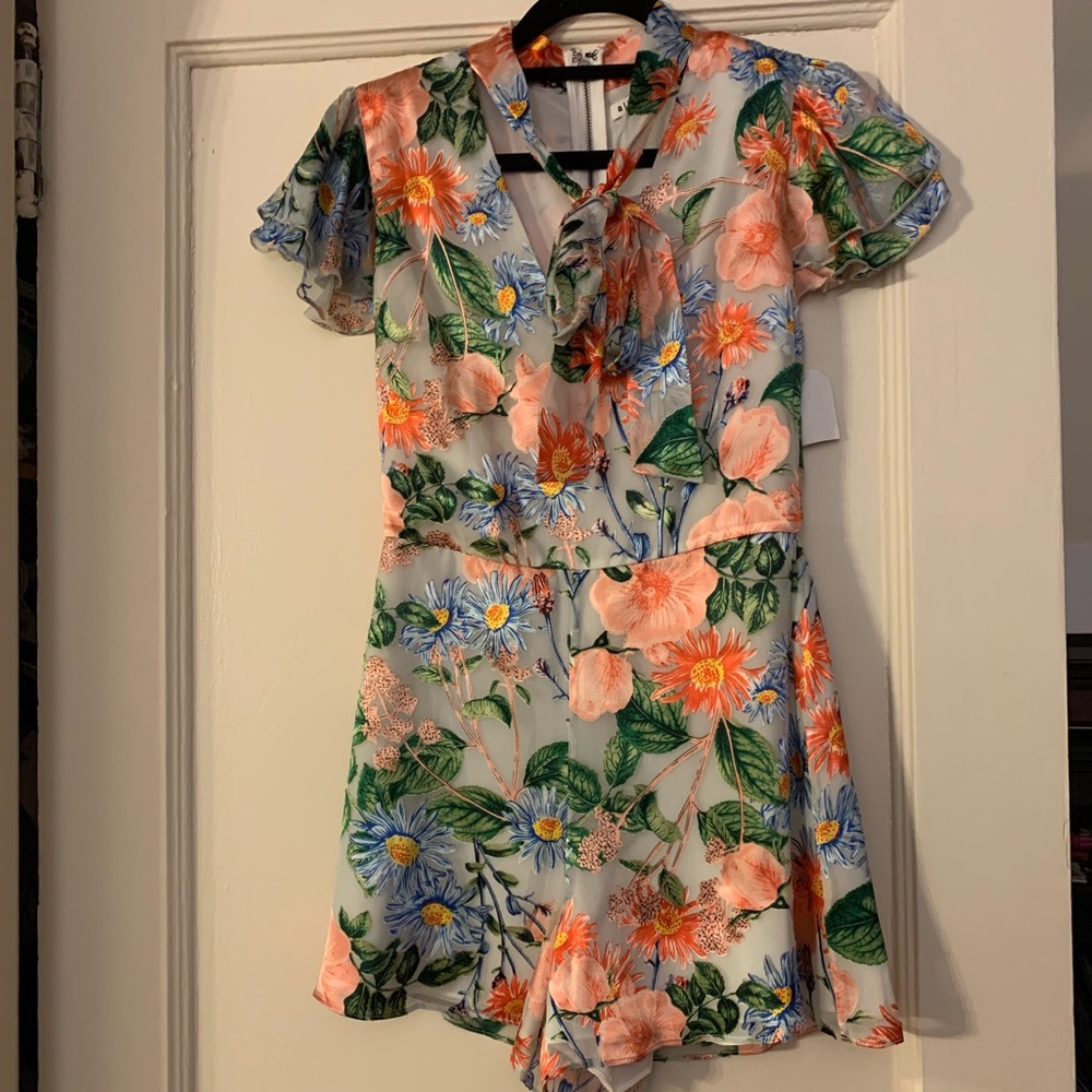 Alice + Olivia Short-Sleeve Floral-Print Romper - Picture 5 of 6